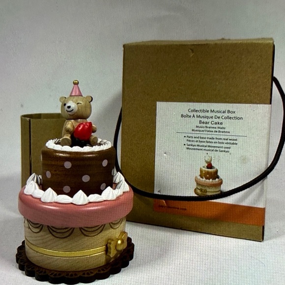 Bear Cake Musical Box Teddy Bear on a Srawberry w/Box NWT - Picture 3 of 7